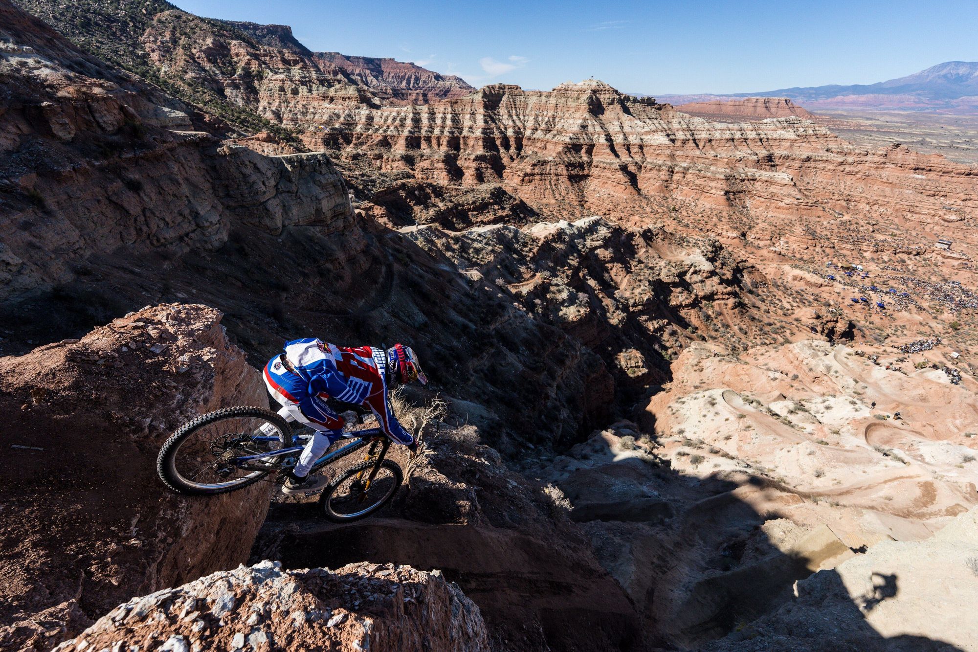 Mountainbike-Wahnsinn in der Wüste von Utah: Bei den verrückten Fahrten runter ins Tal ist der Grat zwischen Sturz und