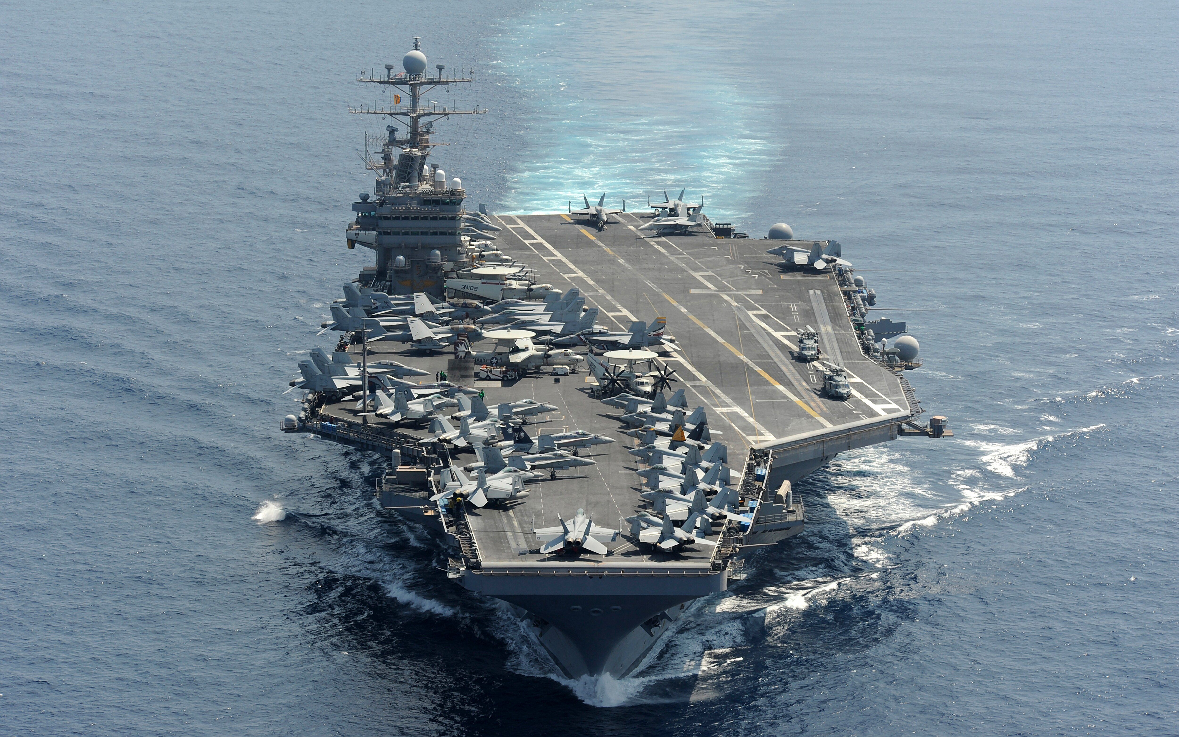 un-porte-avions-am-ricain-en-mer-depuis-des-mois-fait-escale