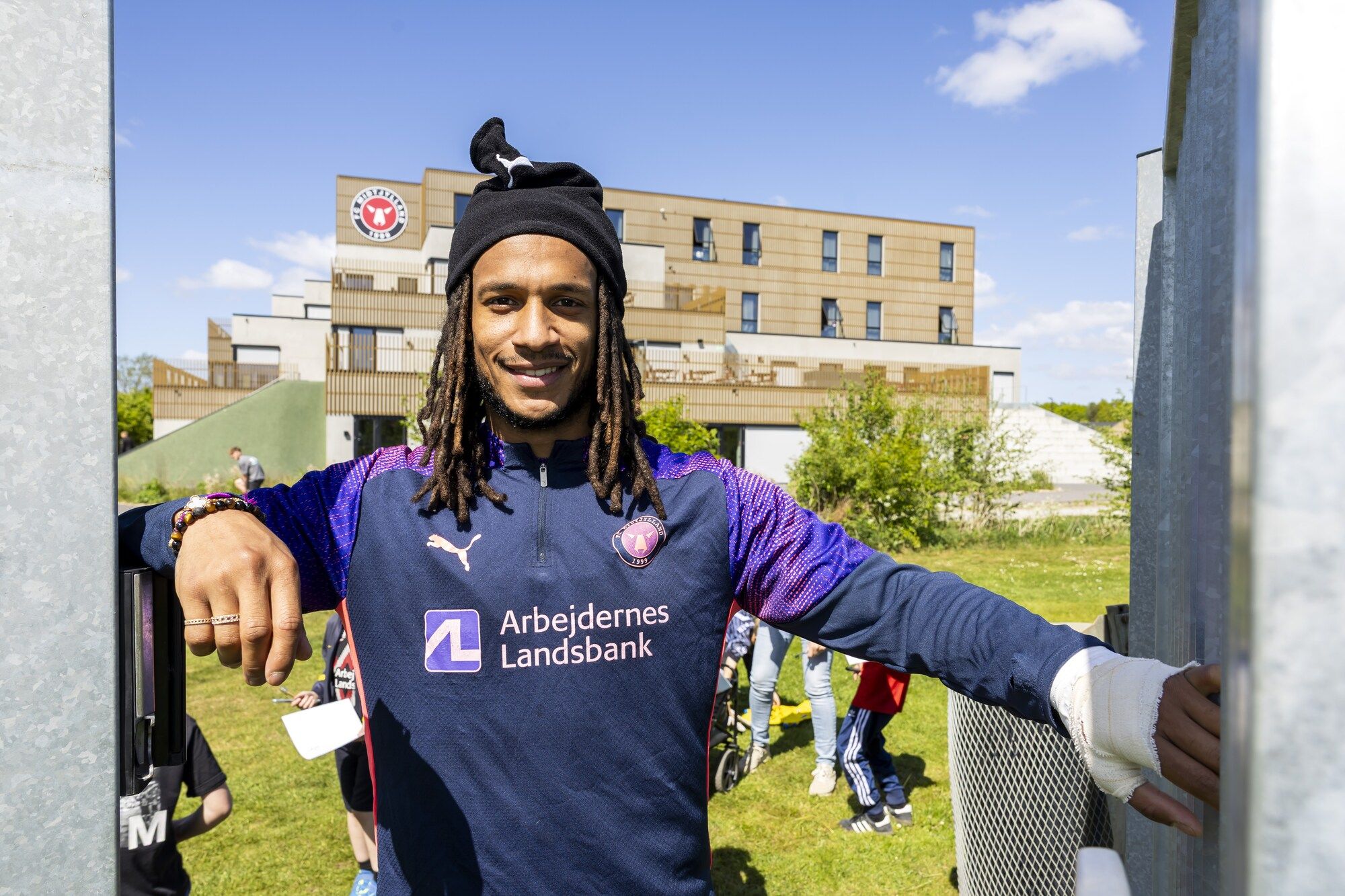 Mbabu raconte la confiance excessive des Français