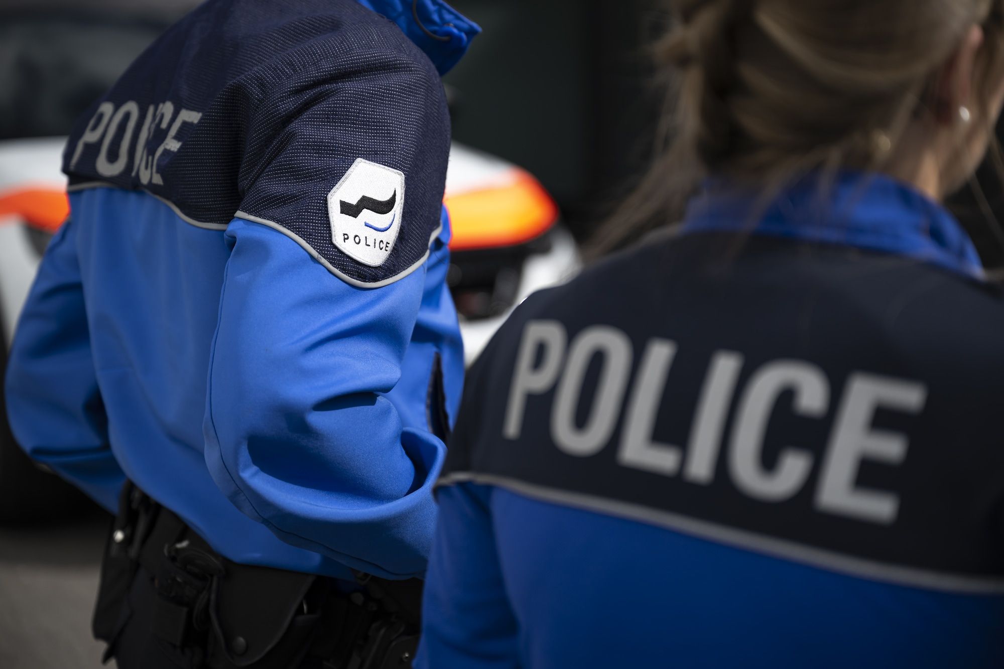 Lully (FR): 4 véhicules en feu sur un parking proche de l'A1