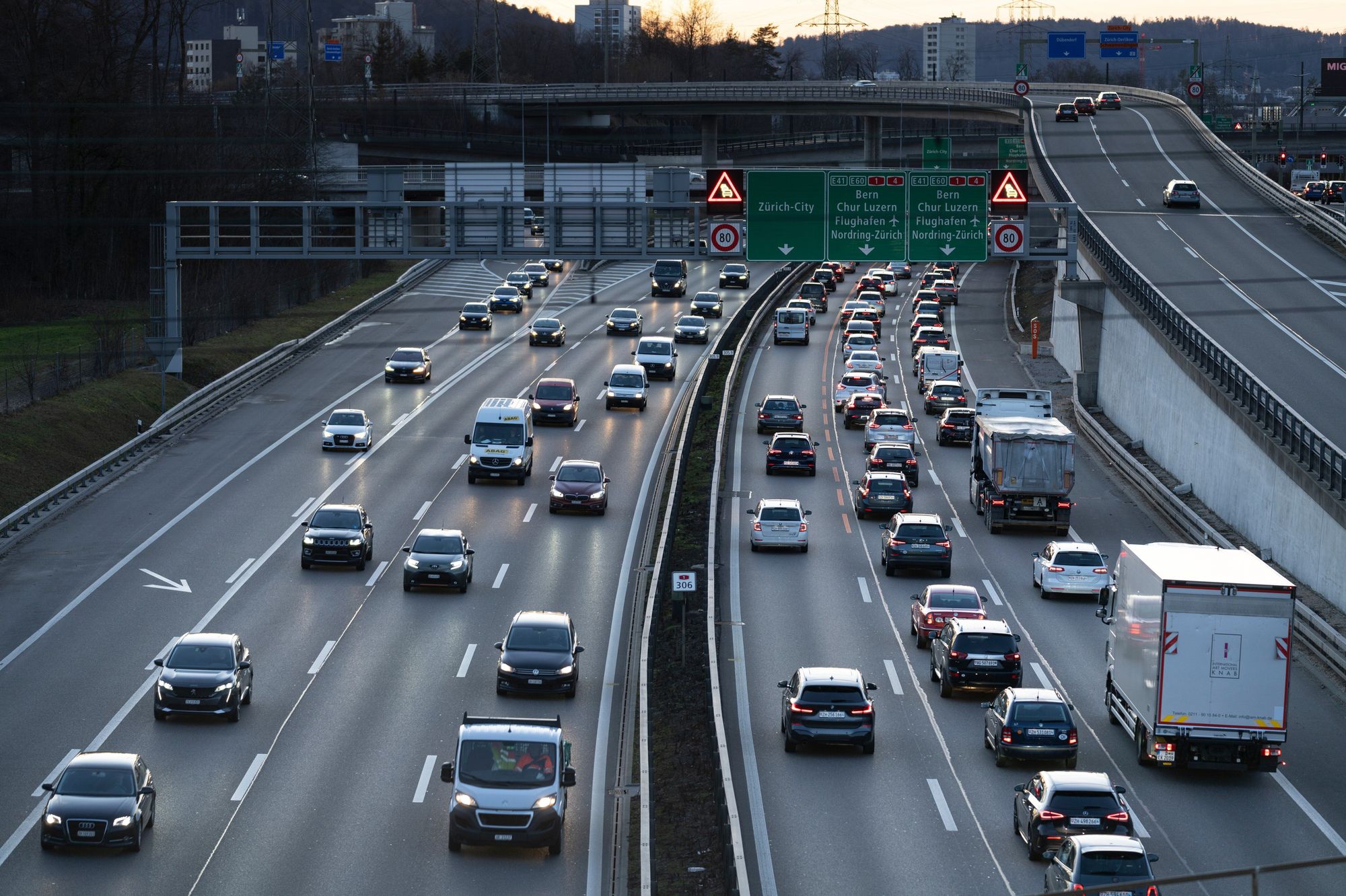 L'Office fédéral des routes étudie des feux sur plus de 120 entrées d'autoroute