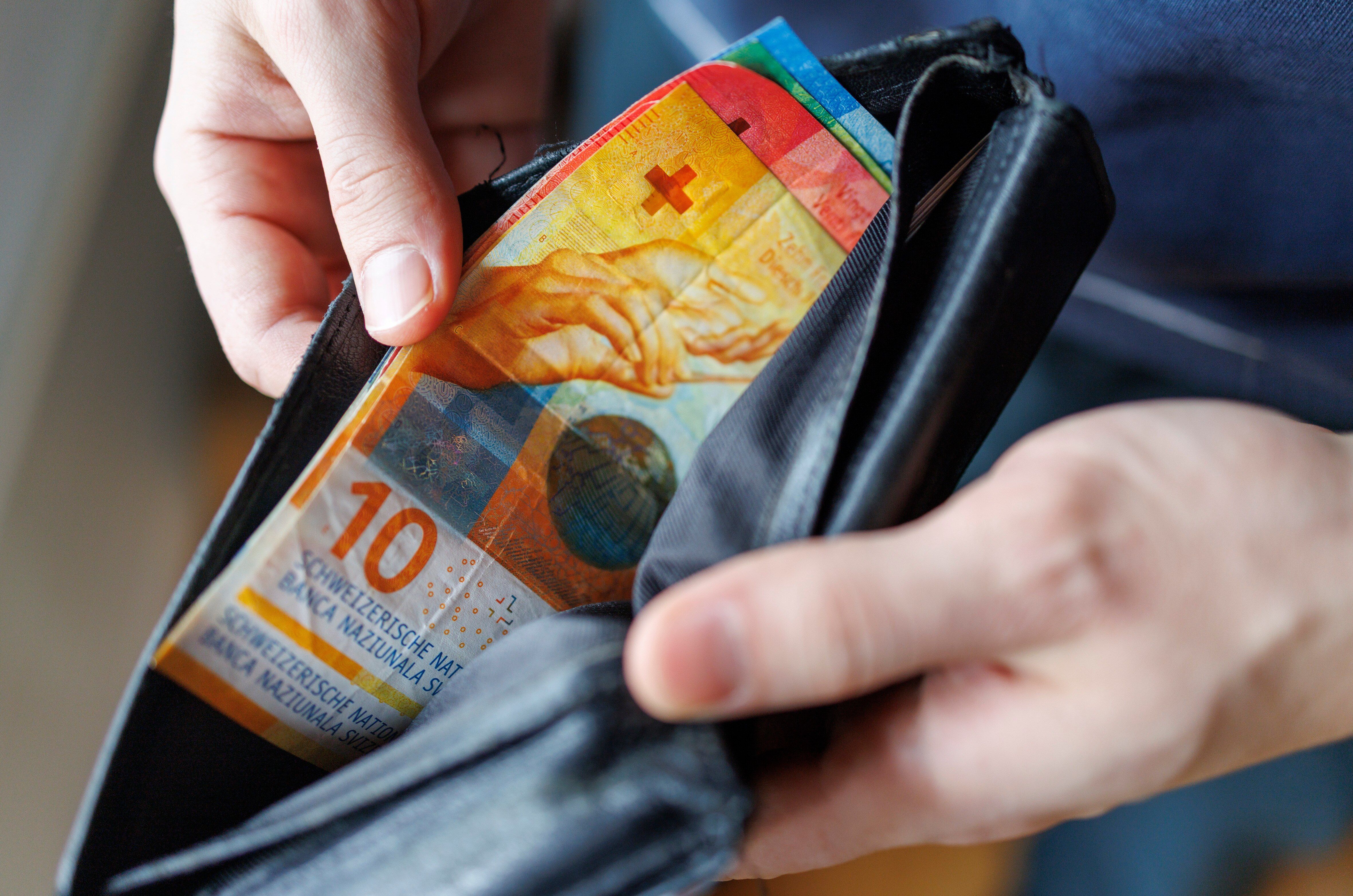 Finance: 11 dépenses inutiles qui plombent votre budget