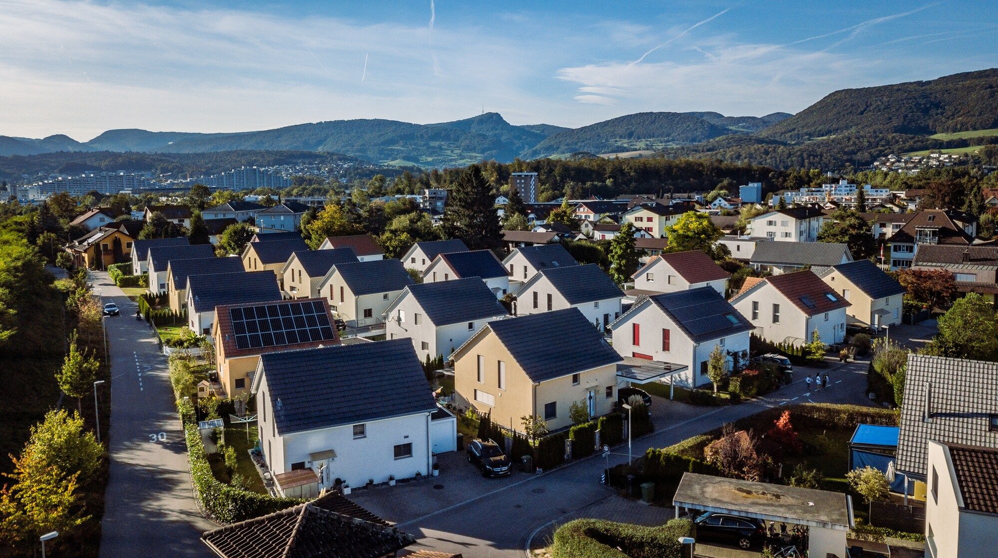 Swiss Fixed Mortgage Rates Surge Despite Zero SNB Policy Rate