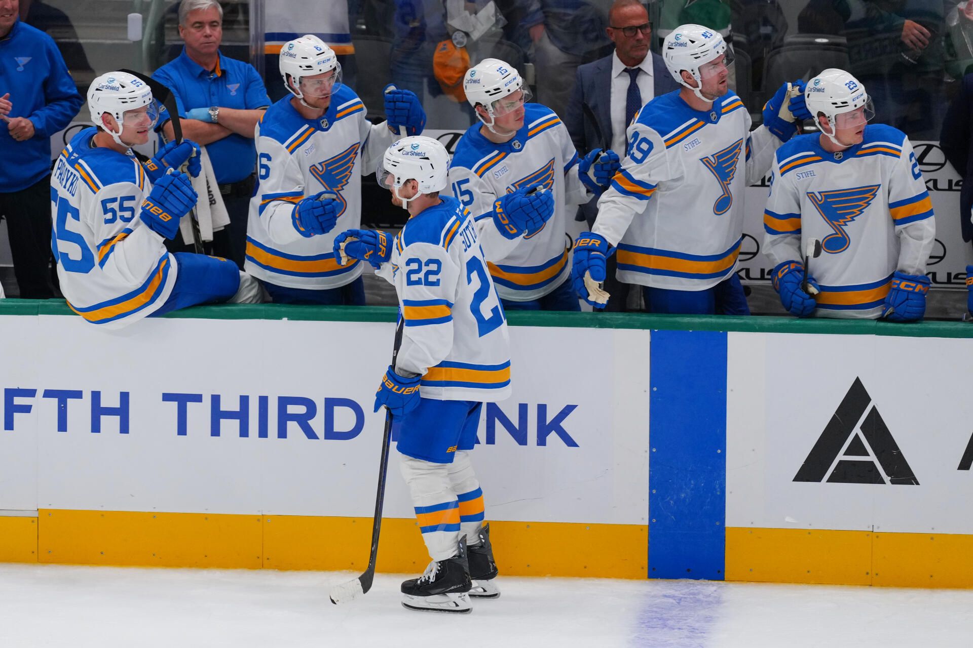 Pius Suter Stars in St. Louis Blues' 4-0 Win Over Dallas in NHL Opener