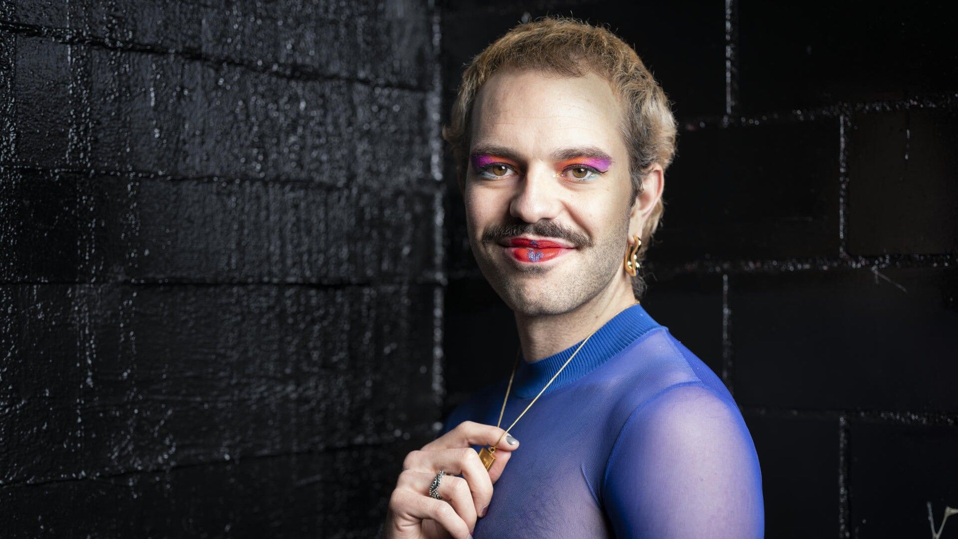 AUTOR, AUTORIN, SCHRIFSTELLER, SCHRIFTSTELLERIN, NONBINAER, GENDERFLUID