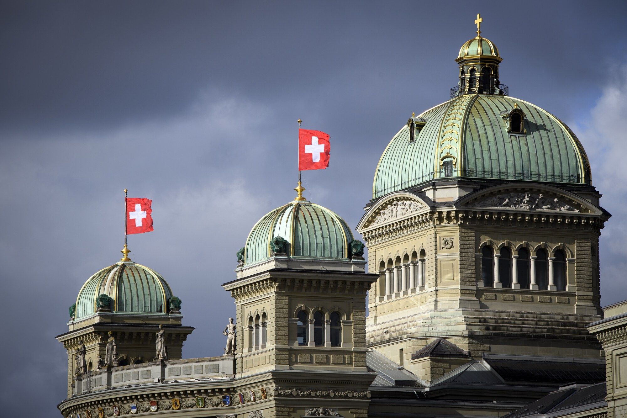 Suisse: Vers une hausse de la TVA en faveur de l'armée