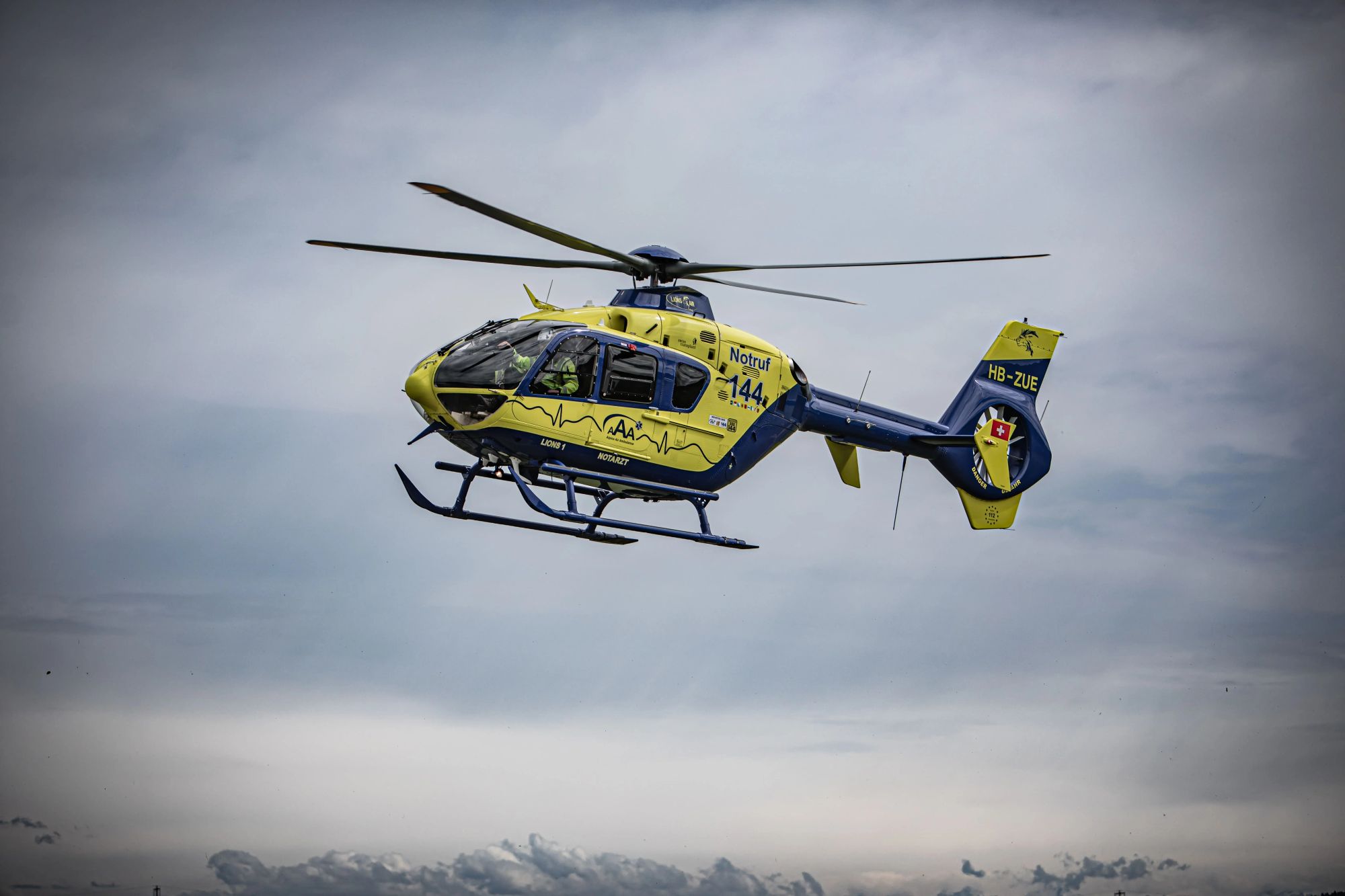 Laser attack on rescue helicopter in Reinach AG injures three crew ...